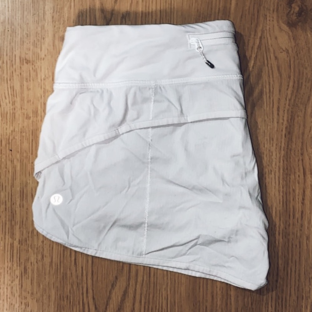 Lululemon White Speed Up shorts size 8 2”